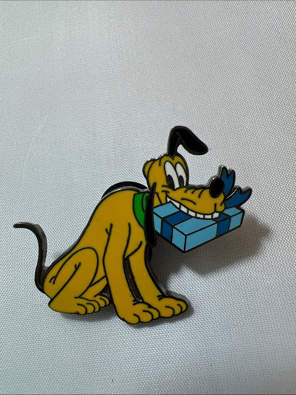 Disney Pluto Fan Trading Pin Set - 6 Pins - Picture 12 of 13